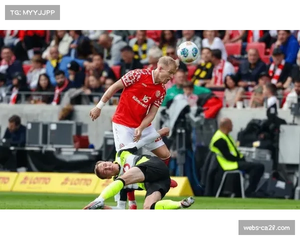 奥格斯堡定位球防守漏洞被霍芬海姆利用，双方进攻端均展现创造力